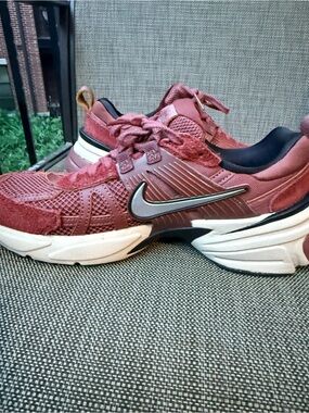 🛑SOLD🛑Nike V2K Run Dark Pony Red Sepia women's sneakers feat